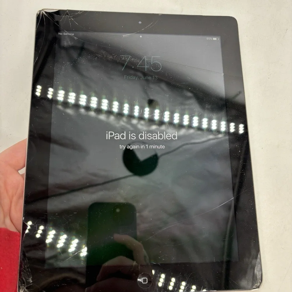 Apple iPad A1219 32GB 1st Generation. 9.7
